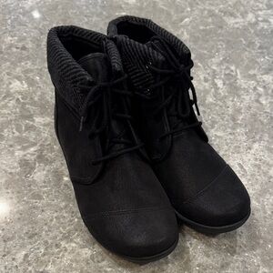 New Cloudstepper by Clarks zip & tie up boots.